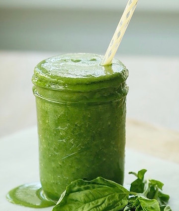 Mason jar filled with green smoothie.